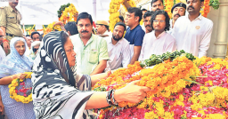 Raje attends last rites of Swarupa Devi